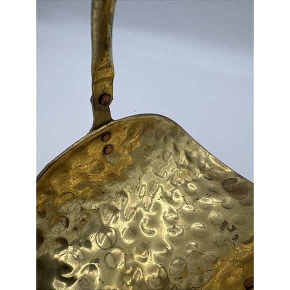 Vintage hammered brass miniature log holder 6.5”x7” Handle Claw Feet Mantle - Picture 5 of 8